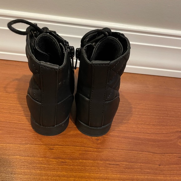 Toddler Girl Lace Up Quilted Boots - Picture 4 of 6